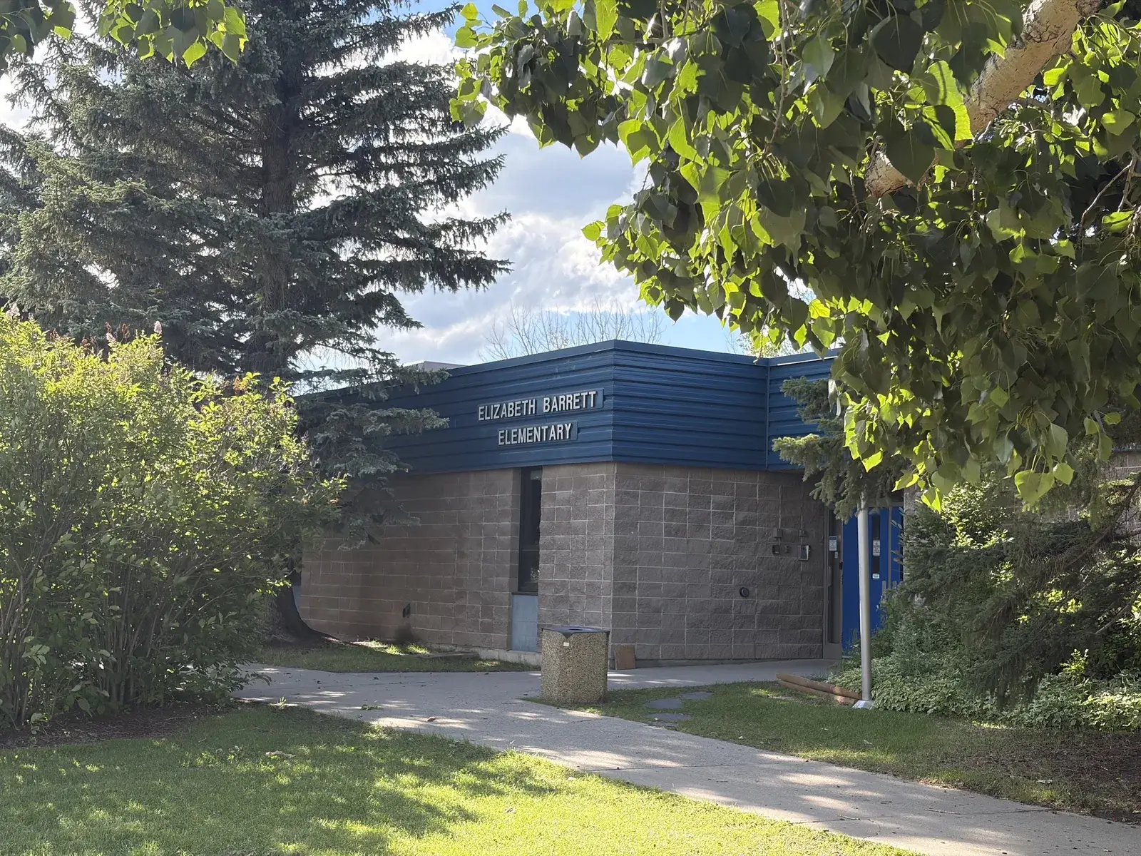 École Elizabeth Barrett Elementary, Cochrane Alberta